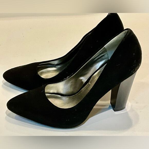 BCBG SUEDE BLOCK HEEL HIGH HEELS- SIZE 10 4INCH. - Picture 2 of 6